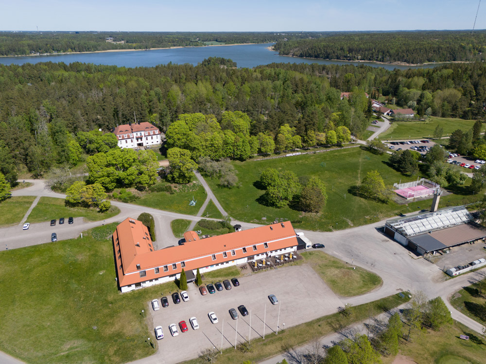 Kuva Harjattulan alueesta ja Paasikivi-Opistosta ylhäältä.